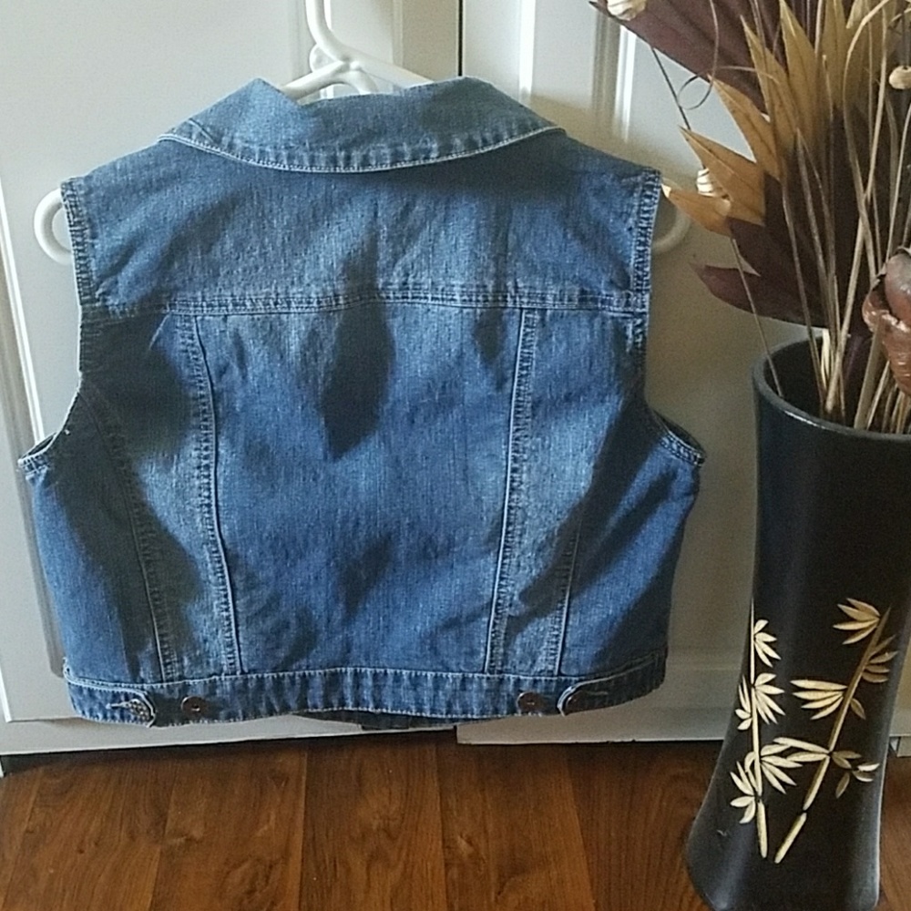 Vest - Picture 2 of 2